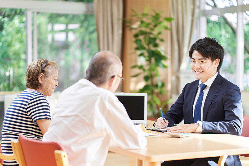 LIVELY LIFEなら実際の入居者が語る施設の環境や満足度!